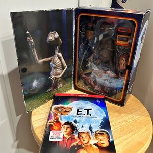 Universal E.T. Action Figure Set with Accessories - Brown and Blue